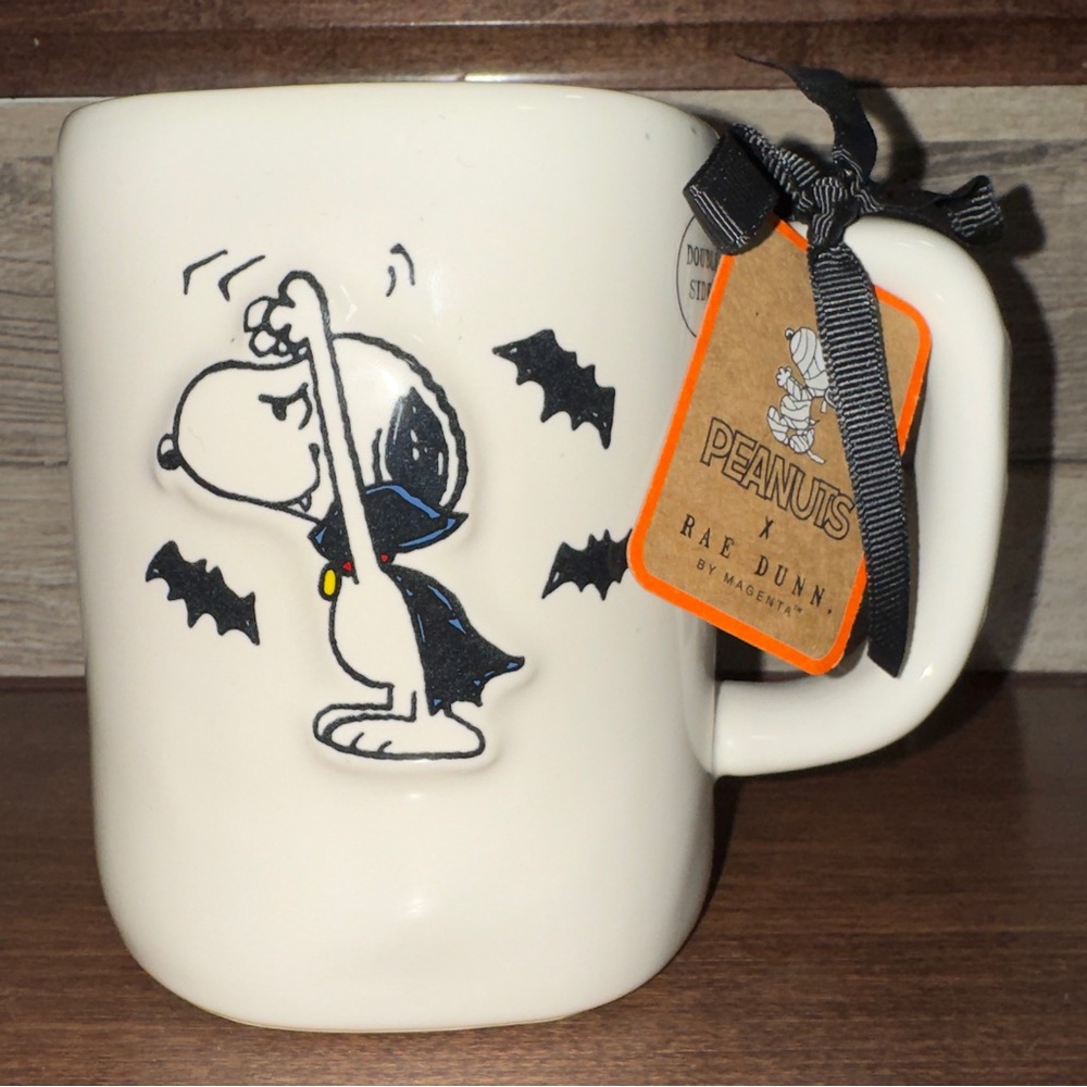Super Cute 🥰 Peanuts  Vampire 🧛‍♂️ Snoopy BEWARE Mug By Rae Dunn - New